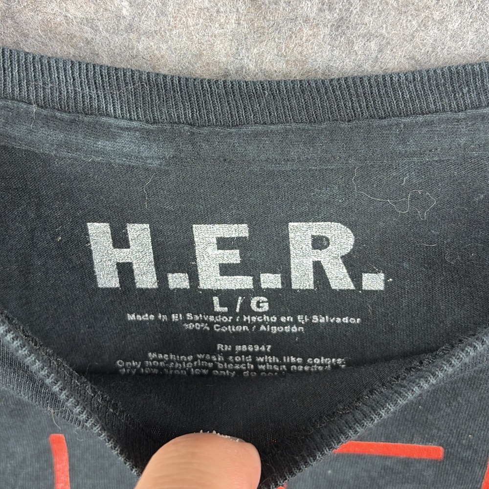 H.E.R. Concert T-Shirt Womens Large Black Acid Wash Sold Out Tour Merch Band Tee - Picture 2 of 7